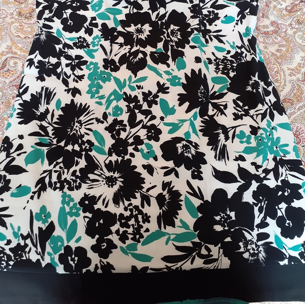 Dress - Picture 4 of 4